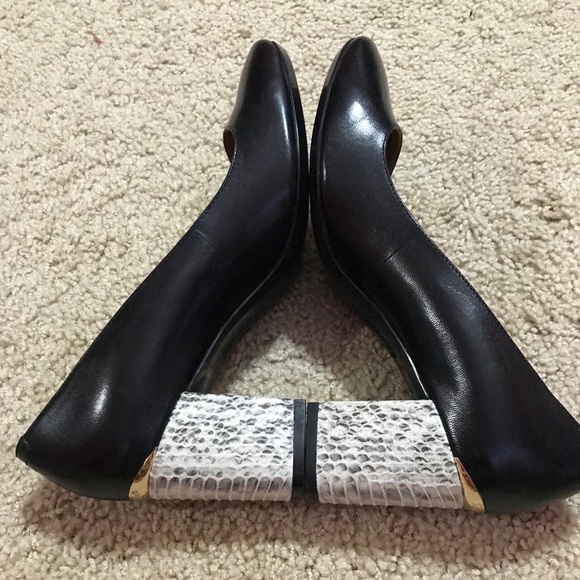 Calvin Klein Python Block Heel Shoe NWOT Sz 6 1/2 - Picture 2 of 6